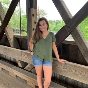 Meet your Posher, Emilie